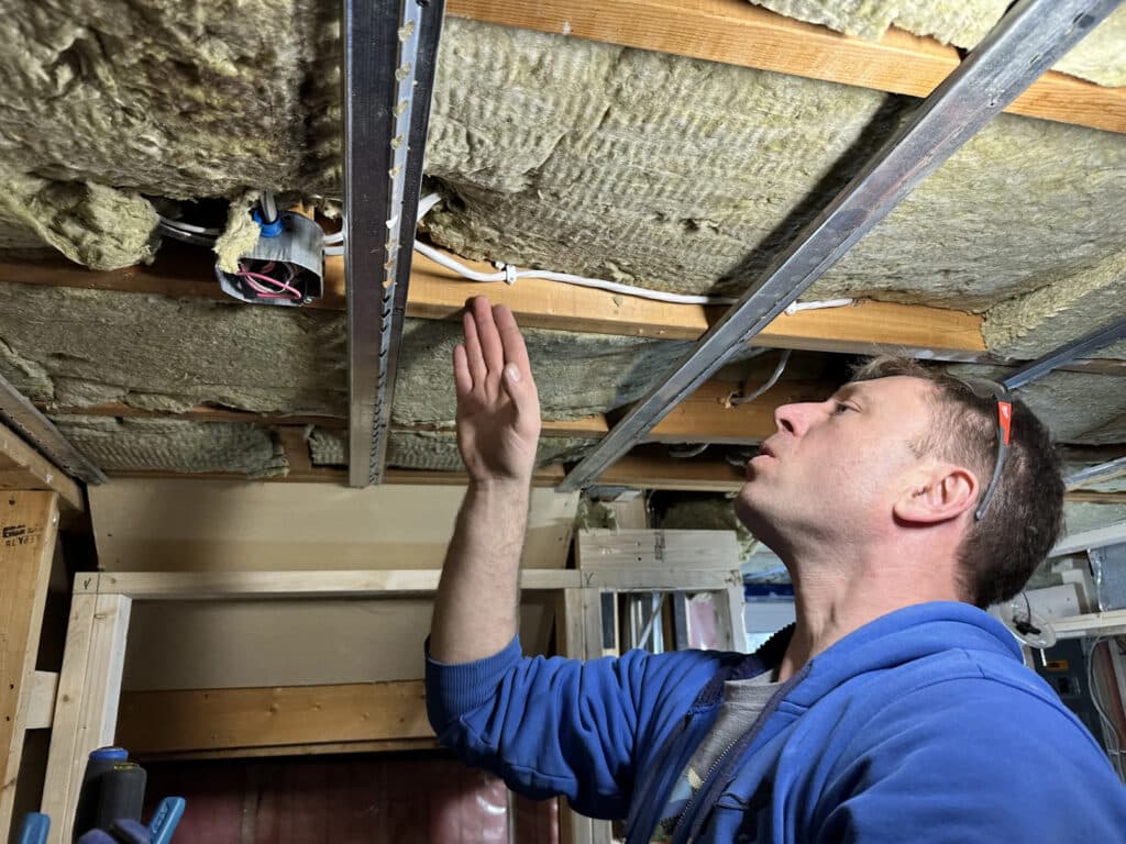 Electrician Repairs Electrical wires